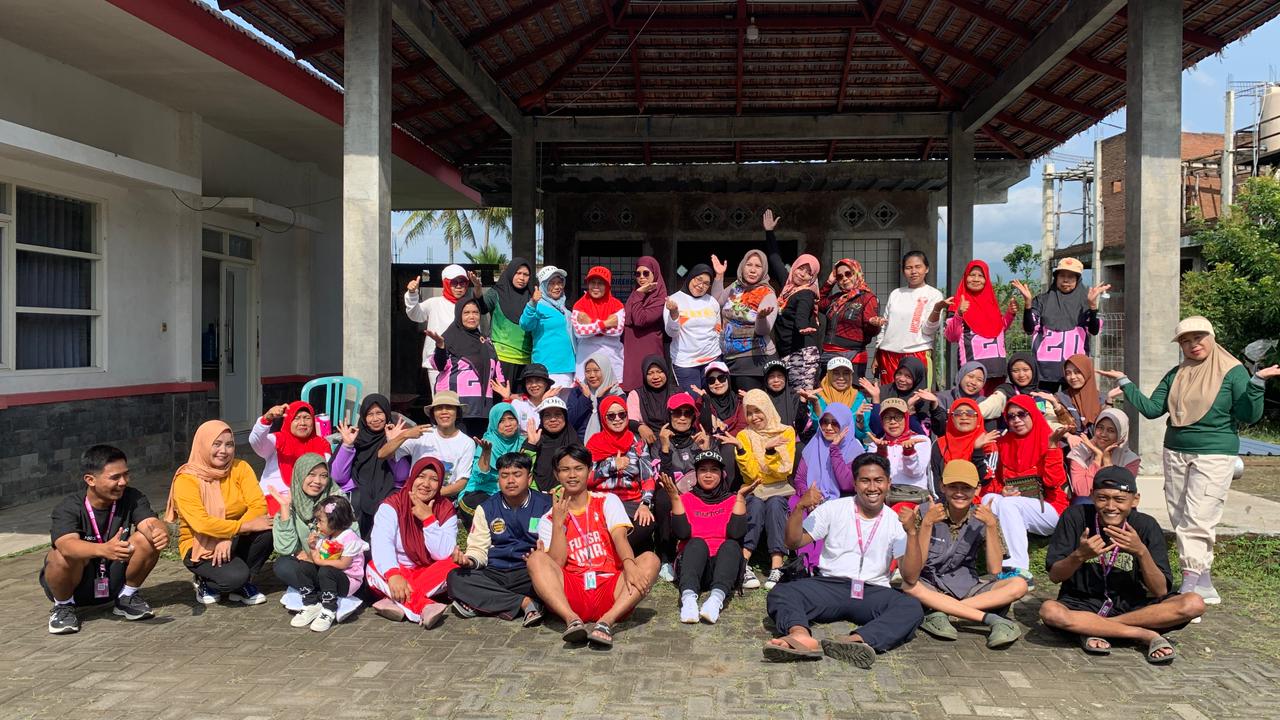Gerak Bersama: Senam Warga dan Motivasi DPL Bangun Pengabdian KKN-T 12 Candirenggo
