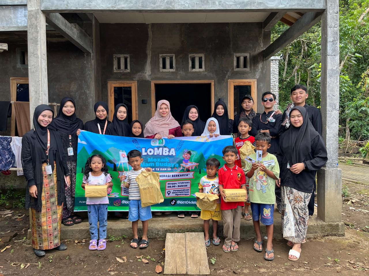 KKN-T 04 UNIRA Malang : Gelar Lomba Mozaik Alam Budaya untuk Anak TK dan SD