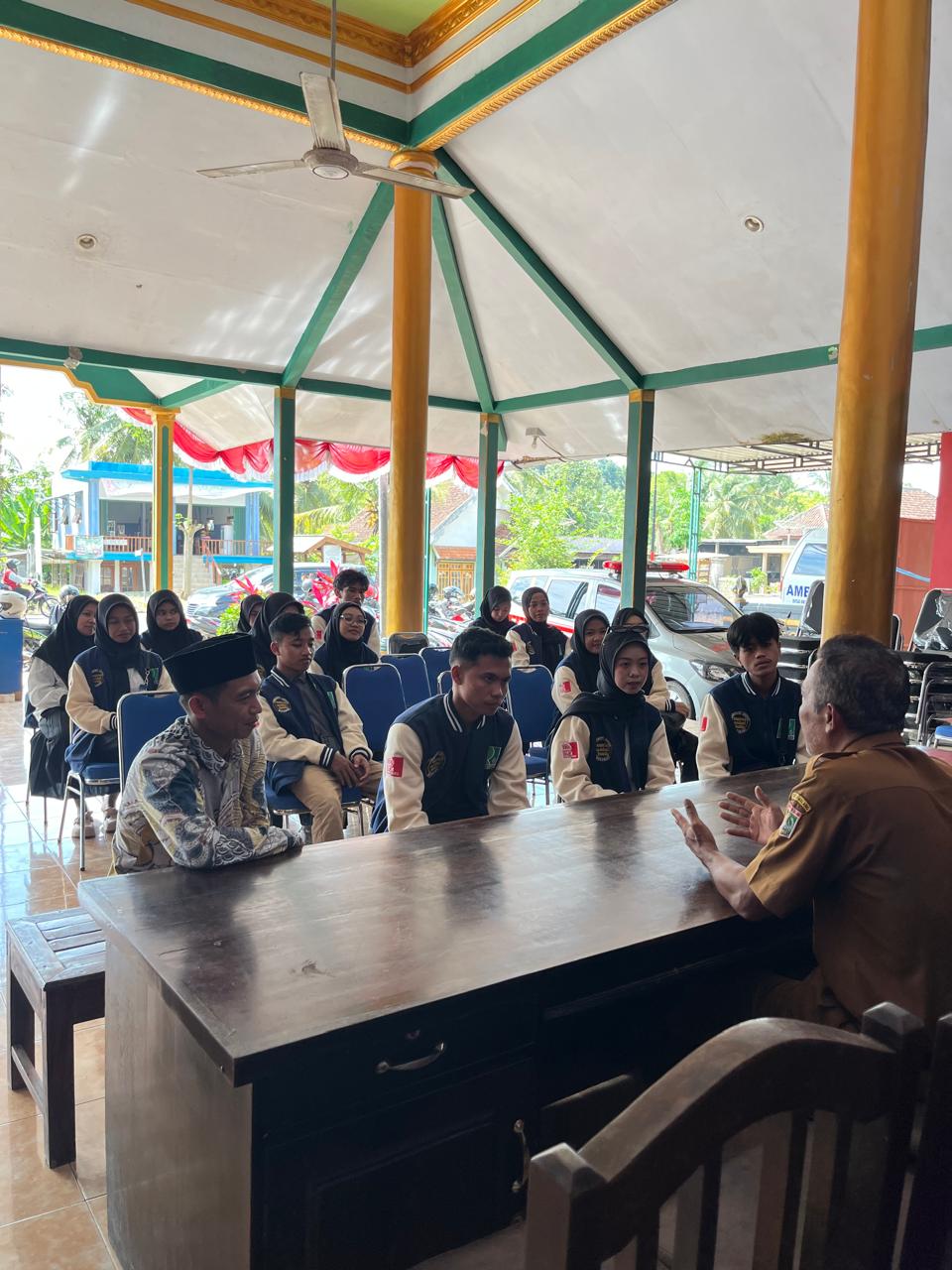 Desa Srigonco: Pemberangkatan dan Awal Pelaksanaan KKN-T 02 UNIRA di Desa Srigonco